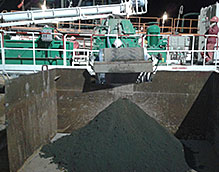 冠能高速立式鉆屑甩干機處理水基鉆屑現(xiàn)場視頻